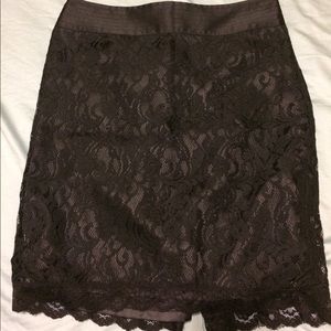 Limited lace skirt